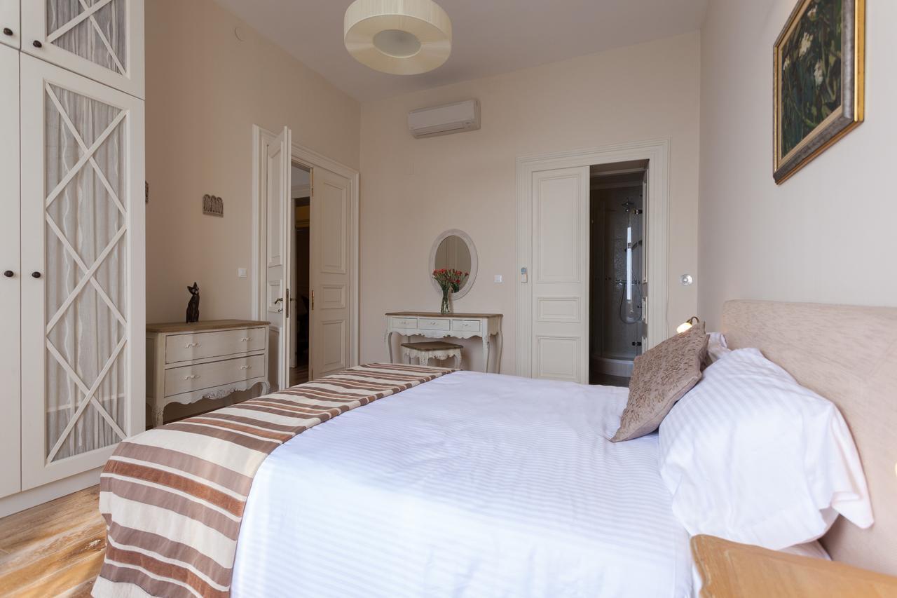 Luxury Beachfront Apartment Banje ドゥブロブニク エクステリア 写真