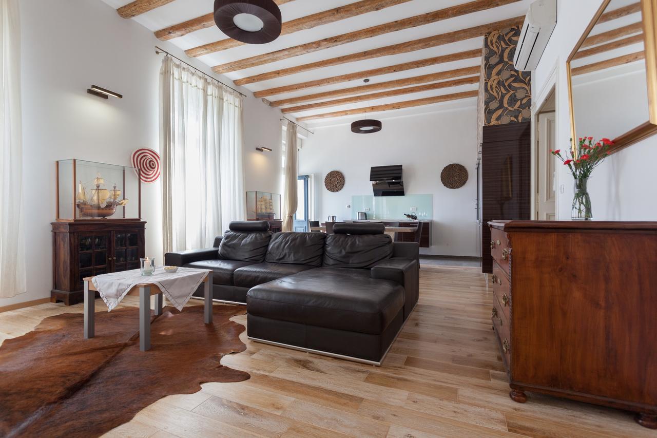 Luxury Beachfront Apartment Banje ドゥブロブニク エクステリア 写真