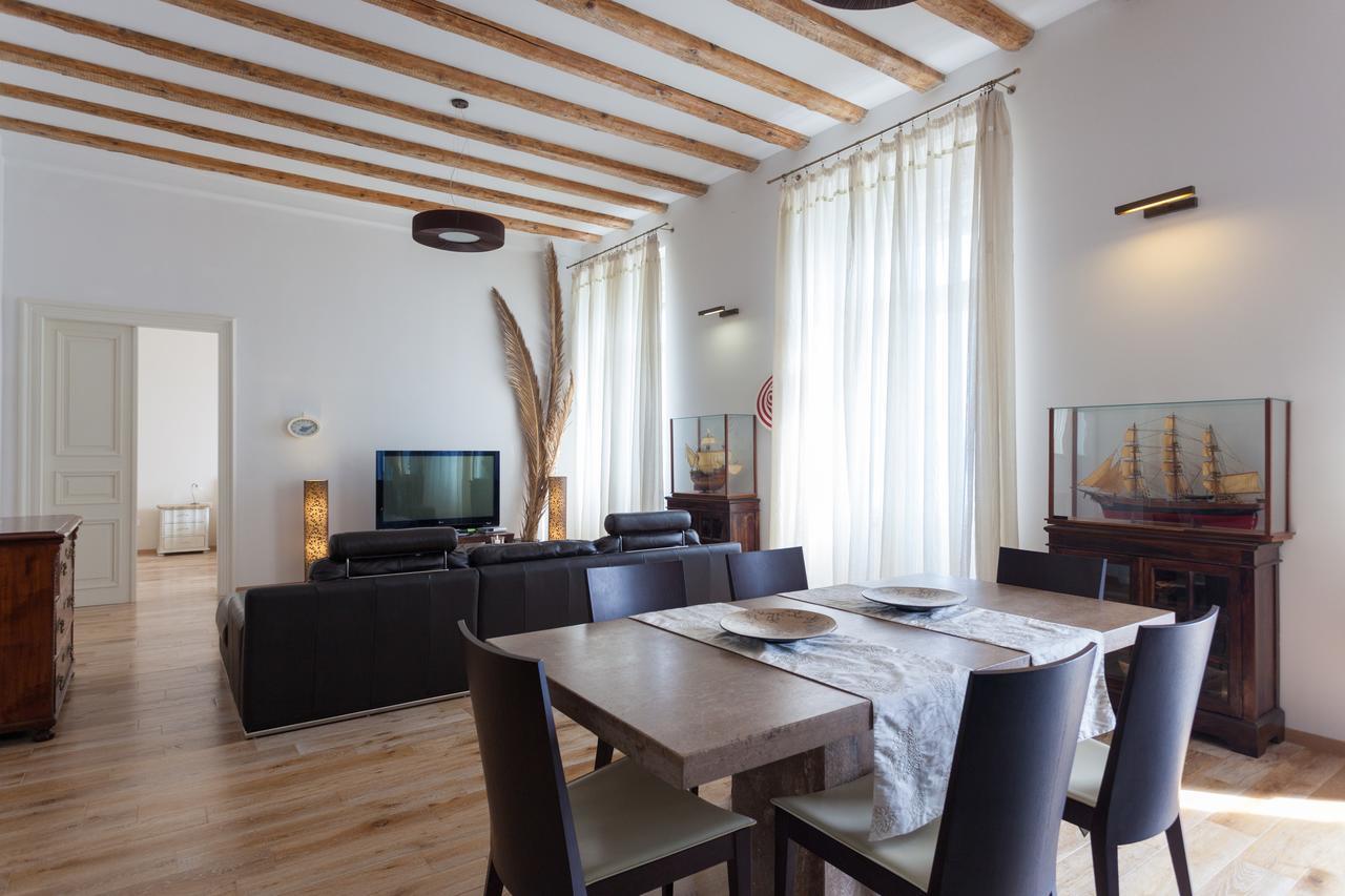 Luxury Beachfront Apartment Banje ドゥブロブニク エクステリア 写真